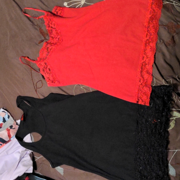 Bundle of 2 tank tops - Picture 1 of 2